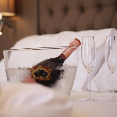 Bo Hotel Palma ภายนอก รูปภาพ A bottle of Champagne in a bucket of ice