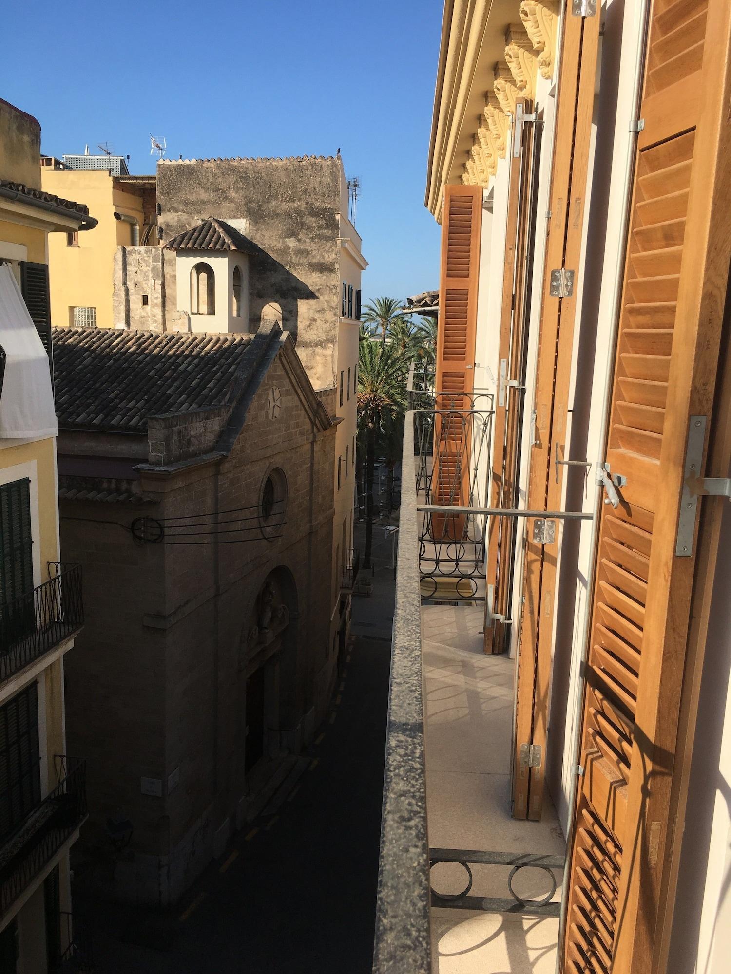 Bo Hotel Palma ภายนอก รูปภาพ Balcony of a typical house in the old town of Poetto