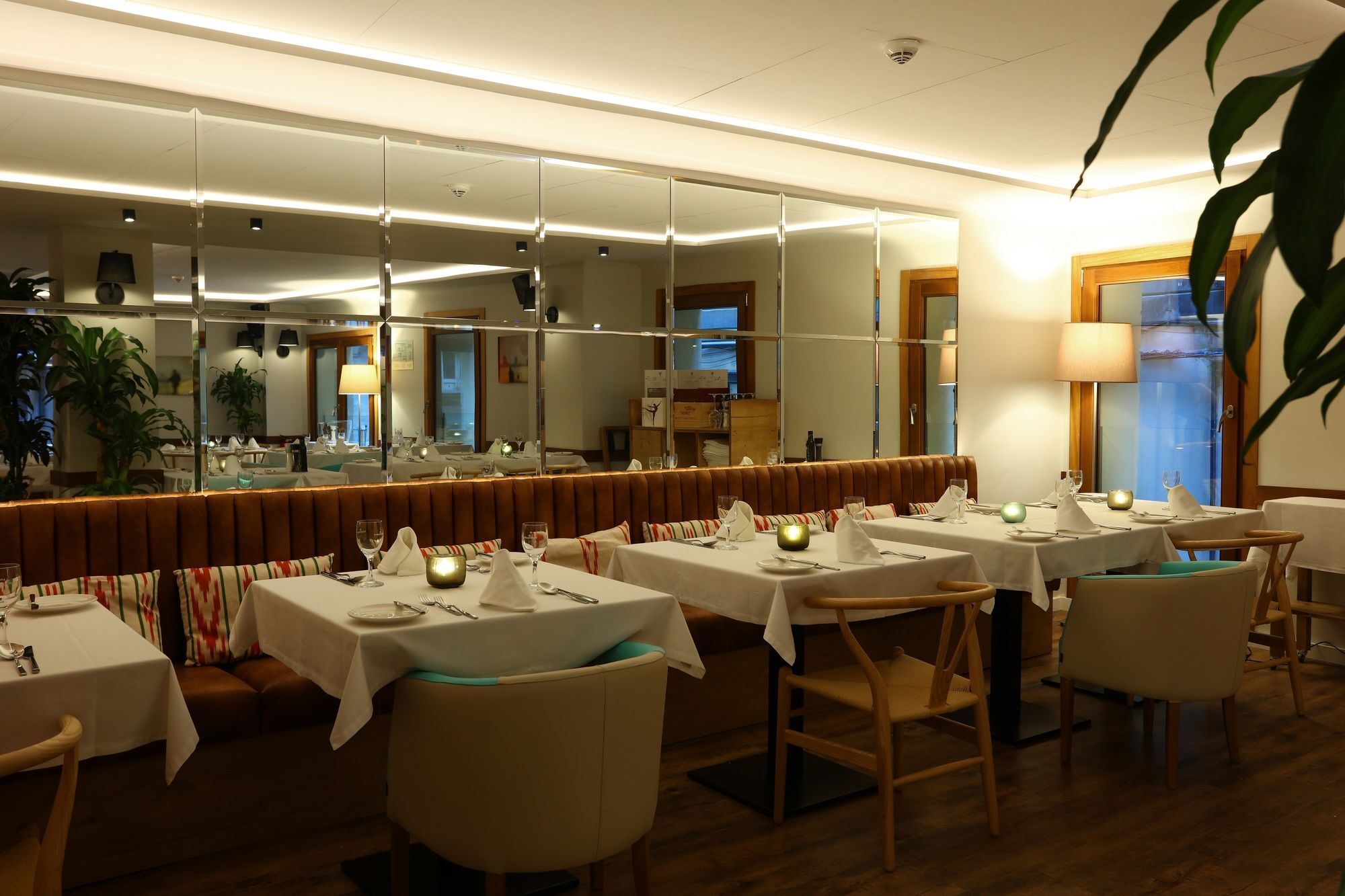 Bo Hotel Palma ภายนอก รูปภาพ Interior of the restaurant